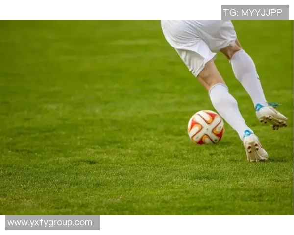 九宫格足球巨星壁纸精选，展现足坛传奇与精彩瞬间的完美结合